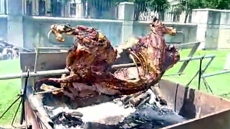 Na zochovej chate budú 1. mája piecť vola - Pecenie vola