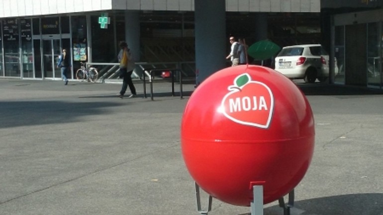 V uliciach pribudli dvestokilové jablká, magistrát o nich nič nevie - moja_jablko