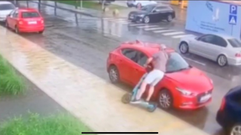 nehoda kolobežkára