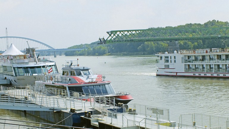 Dunaj budú tri dni strážiť inšpektori - 15_lode2