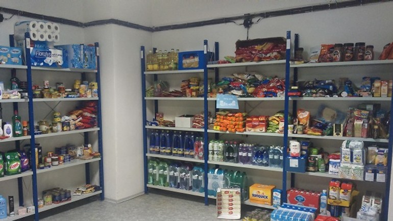 Zbierka pre ľudí v núdzi: doniesli im vetrovky, spacie vaky, potraviny - daruj jedlo