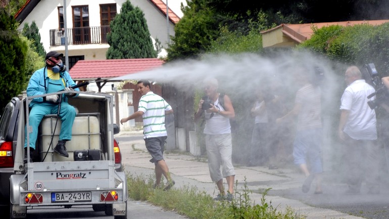 Postrek proti komárom