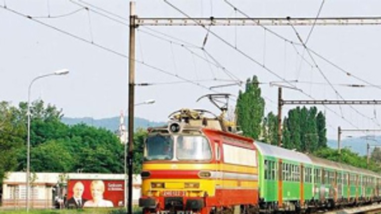 Muža nadránom zrazil vlak. jeho totožnosť ešte nepoznajú - vlak_ostredky