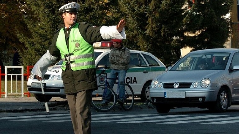 Na kadnárovej sa prepadla cesta - dopravna_policia_2014