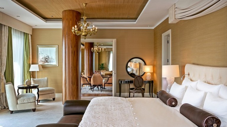 Kde v bratislave prespávali filmové hviezdy - jennifer lawrence a jeremy irons? - Grand Hotel2