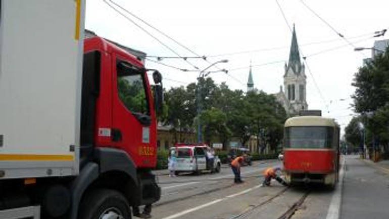 Vykoľajila sa električka, jedna žena utrpela zranenie - Elektricka1