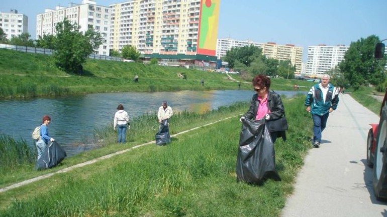 Dobrovoľníci budú zas čistiť petržalku - upratovanie_petrzalka