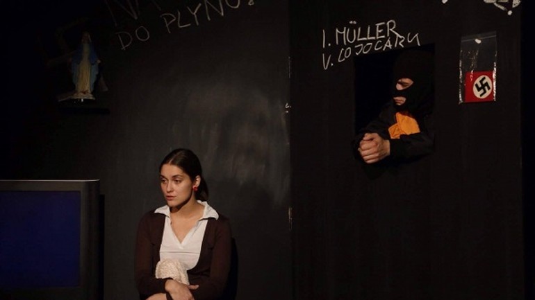 Neonacisti ublížili dvojročnej natálke. skutočný príbeh poputuje školami - natalka1