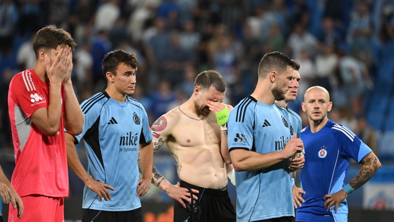 Futbalisti Slovan Bratislava po prehre nad Kajratom