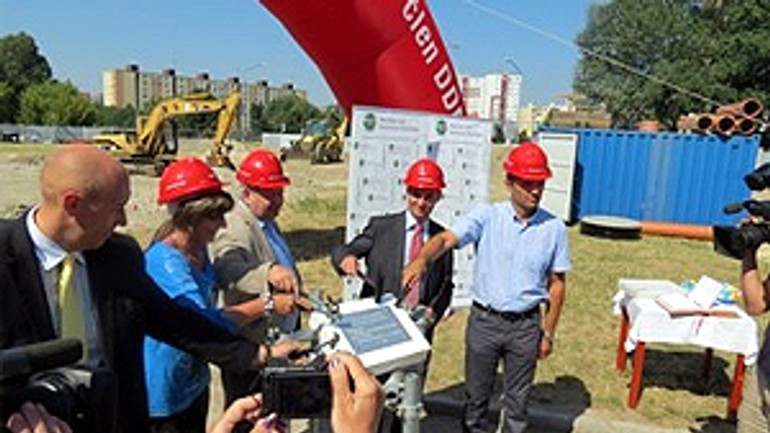 Položili základný kameň petržalskej verejnej plavárne - plavaren_zakladny_kamen