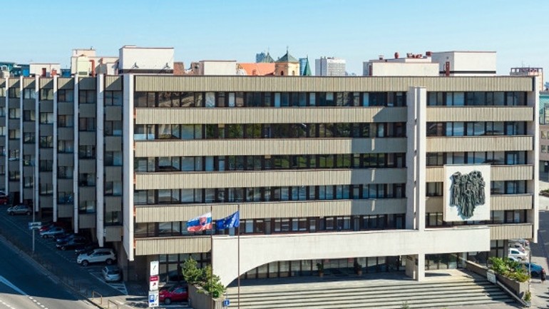 Deväť piťovcov ostáva na slobode, štyria za mrežami - najvyssi_sud