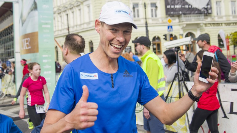 Chodec Matej Tóth v cieli behu Devín – Bratislava