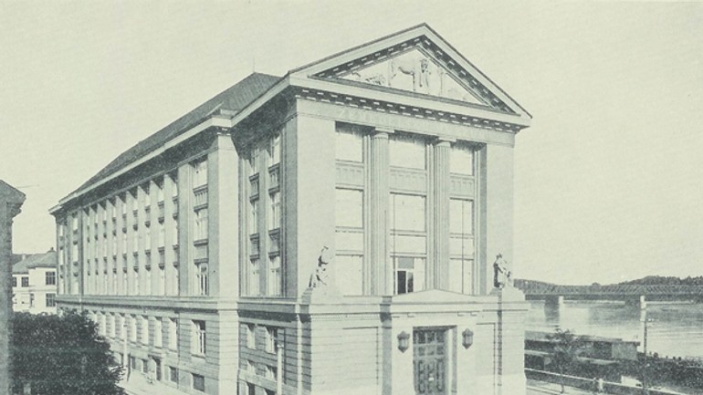 Pamätník cára na fasádu snm nepatrí - pamatnik19