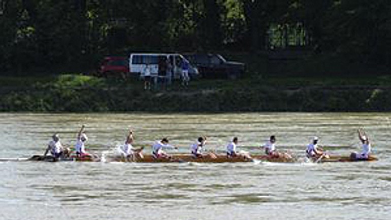 Univerzitnú regatu vyhral tím univerzity komenského - osemveslica1