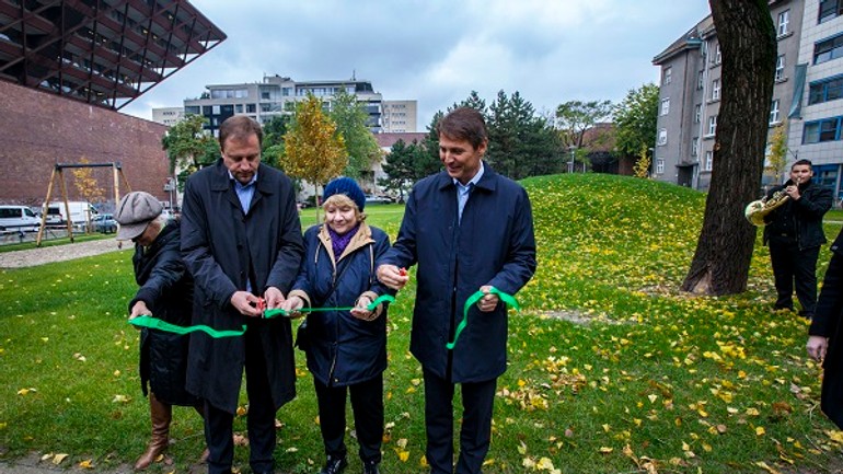 Víťazstvo obyvateľov nad developerom: park na belopotockého už slúži verejnosti - belopot