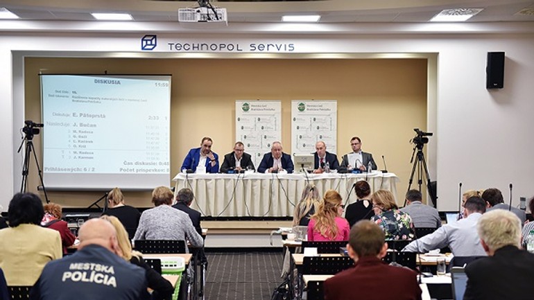 Bajan nepodpísal uznesenie o budove bývalej škôlky na znievskej ul. - BSK_Zupan_s_petrzalskymi_poslancami_nasiel_sposob_ako_zachranit_skolku_na_Znievskej__6_