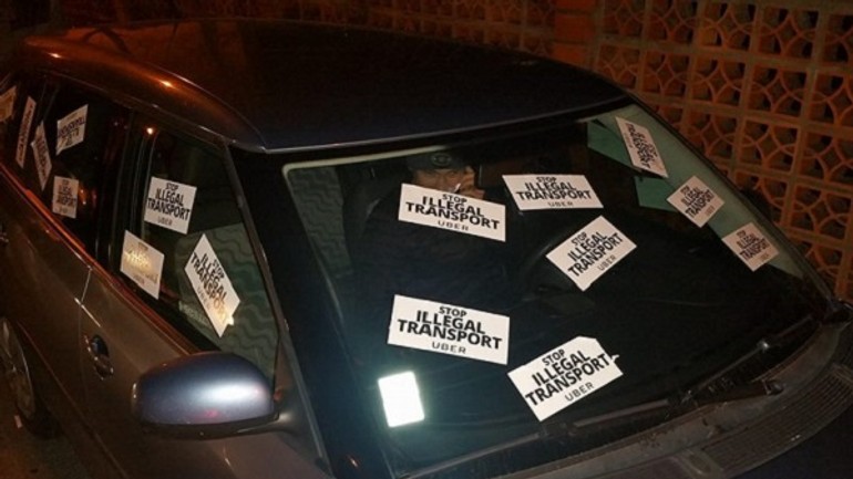 Nespokojní taxikári nevylučujú ani hromadný dopravný štrajk - uber