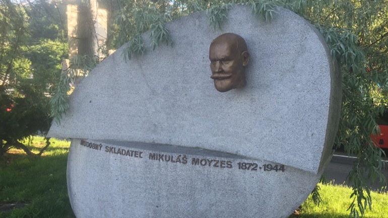 Ukradnutú bustu vrátili na pomník - moyzes