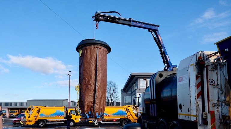 Polopodzemný kontajner