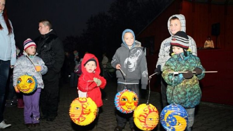 Kuchajdu vo štvrtok podvečer rozžiaria lampióny - Lampiony