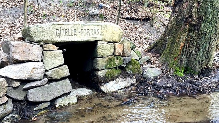  Gizella Forrás Gizelin prameň studňa