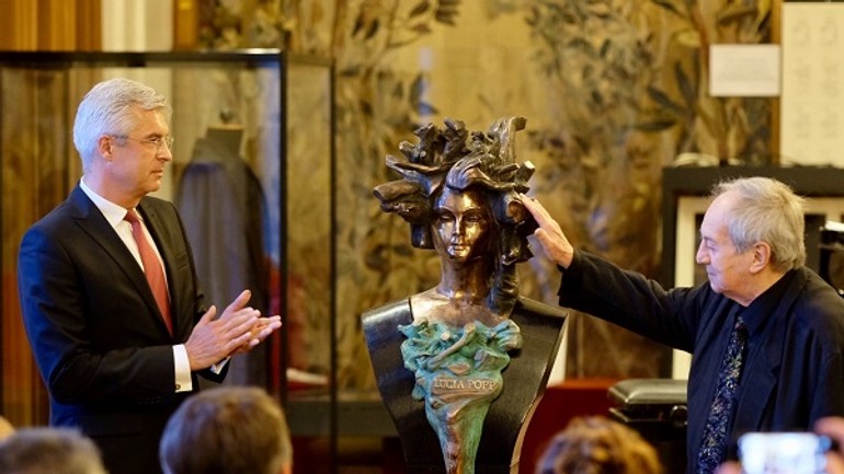 Vo viedni odhalili bustu legendy slovenskej opery - lucia popp2