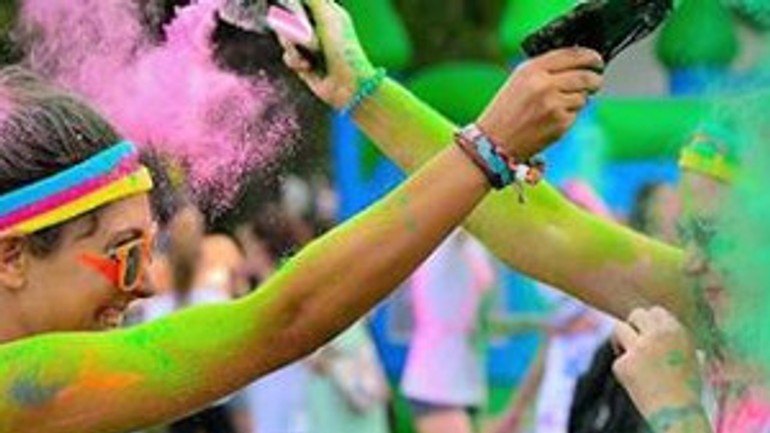 Bláznivý beh sa začne na závodisku - crazy_colours