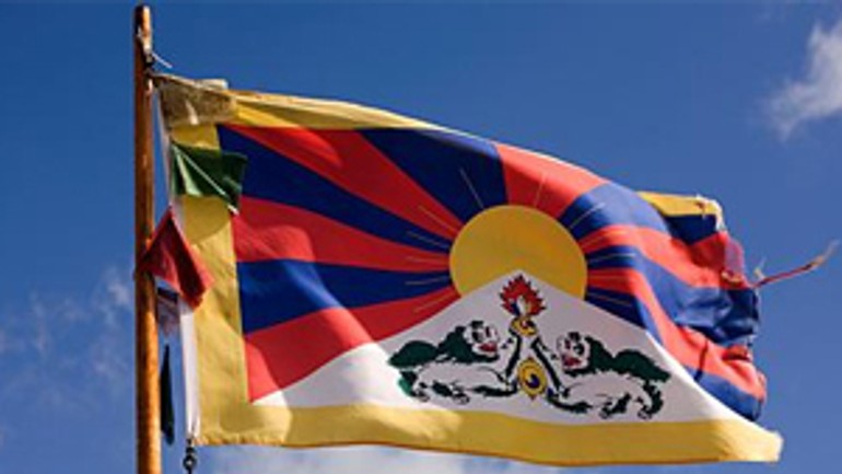 Staré mesto v nedeľu vyvesí vlajku pre tibet - tibet_vlajka