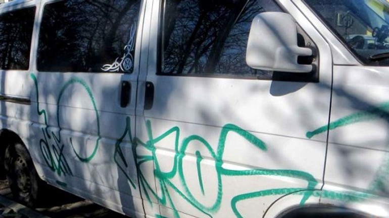 Nepoučiteľný košičan posprejoval v centre bratislavy dodávku - 0304sprejer