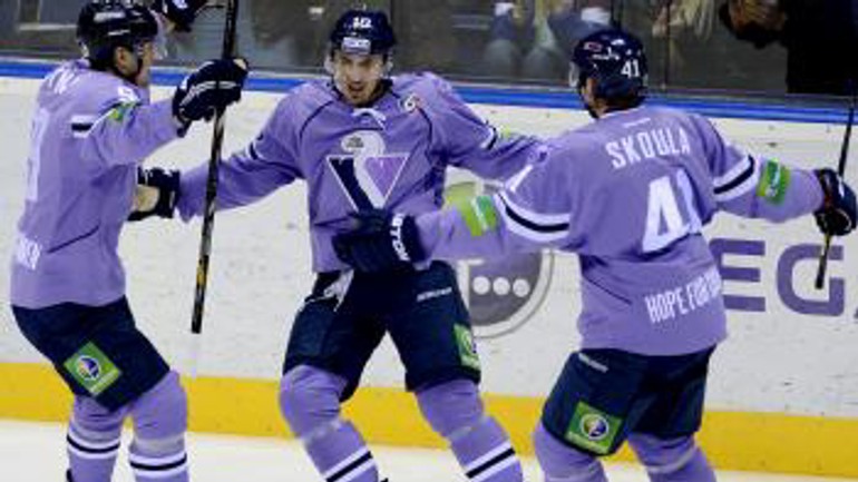 Hc slovan vo fialovom zdolal lokomotiv jaroslavľ 5:3 - hcslovan_lokomotiv2013