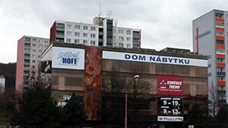 Hasiči zasahovali pri požiari v polyfunkčnom objekte v dúbravke - sklenik_dubravka