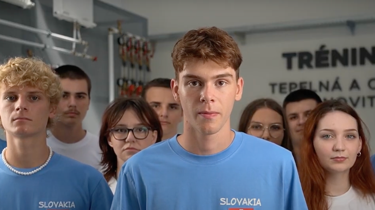 Slovenskí študenti obsadili na robotickej olympiáde v Aténach 45. miesto