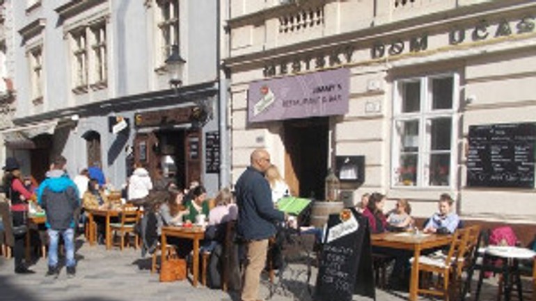 Letné terasy v starom meste majú od 8. februára prísnejšie pravidlá - terasy