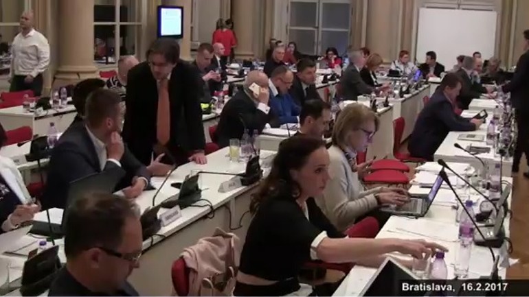 Absurdné: majetkové priznania primátora a poslancov končia v zavretých obálkach - zastup2017