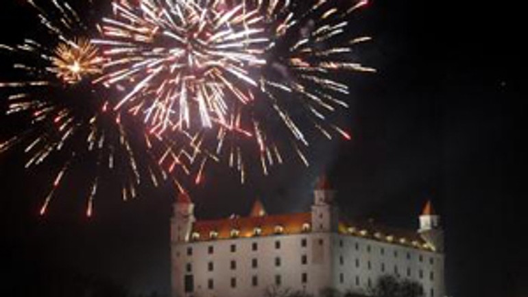 Príchod roka oznámil ohňostroj na netradičnom mieste - Silvester2012 2
