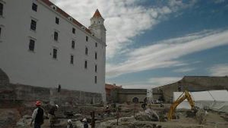 Parlament chystá 34,8-miliónovú rekonštrukciu hradu - hrad_vyskum