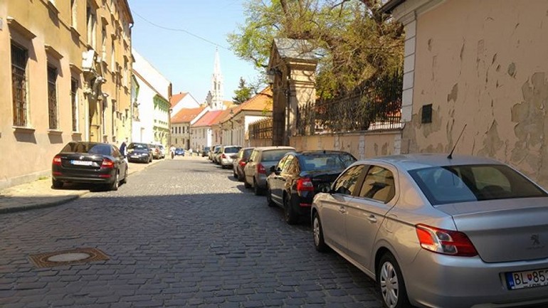 Nahnevaný bratislavčan: odkedy je pri katedrále sv. martina verejné parkovisko? - Auta Kapitulska