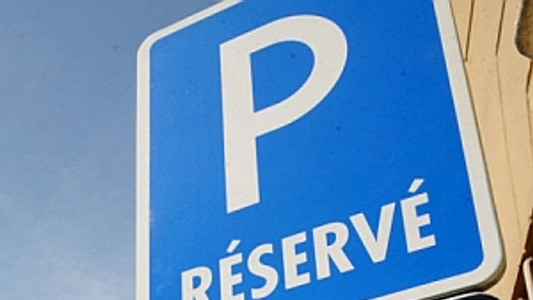 V devínskej novej vsi opäť dražia parkovacie miesta - Parkovanie rezerve