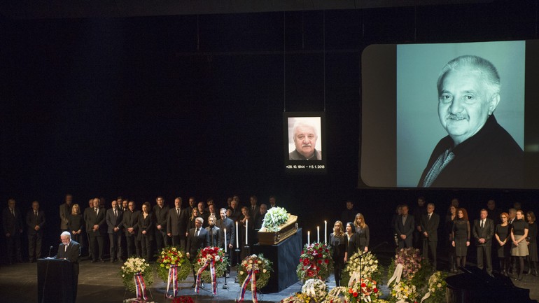 Smútočná rozlúčka s hercom Mariánom Labudom v Slovenskom národnom divadle