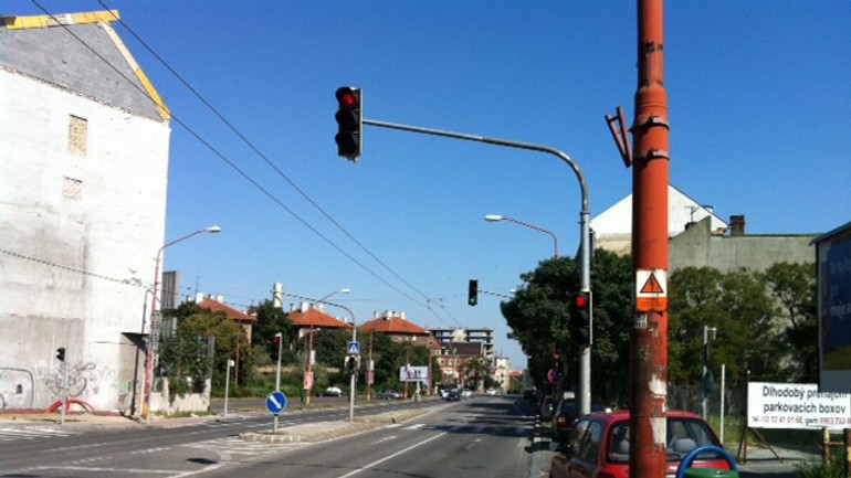 Zbytočný semafor na šancovej zostal, konečne ho napojili na zelenú vlnu - Semafor1