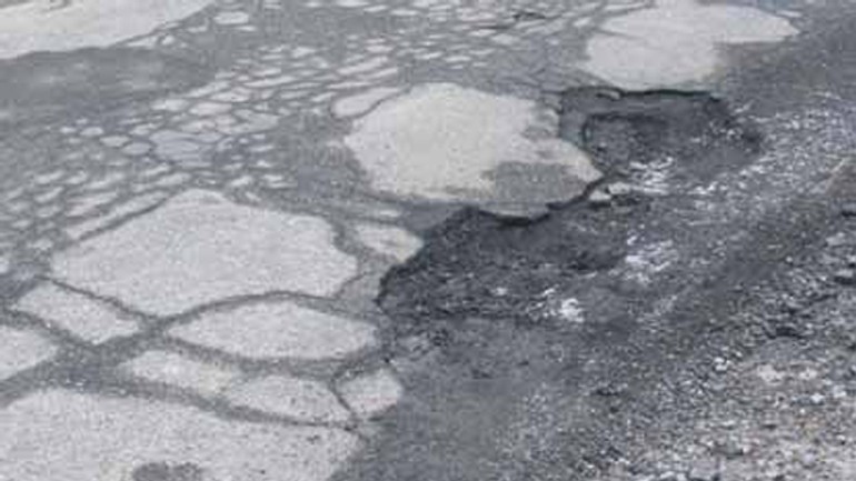 Hľadáme najväčší výtlk, na diery sa chystajú cestári - Vytlk1