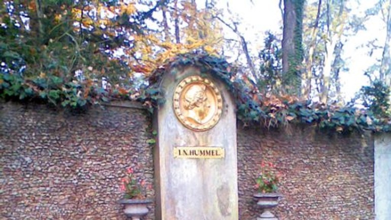 J. n. hummel je pochovaný vo weimare - Pamatnik1