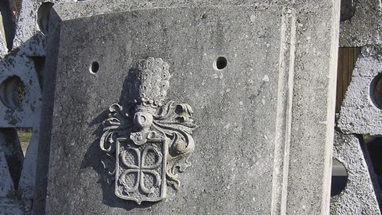 Z cintorína ukradli jeden z najstarších náhrobných kameňov - Devin kamen1