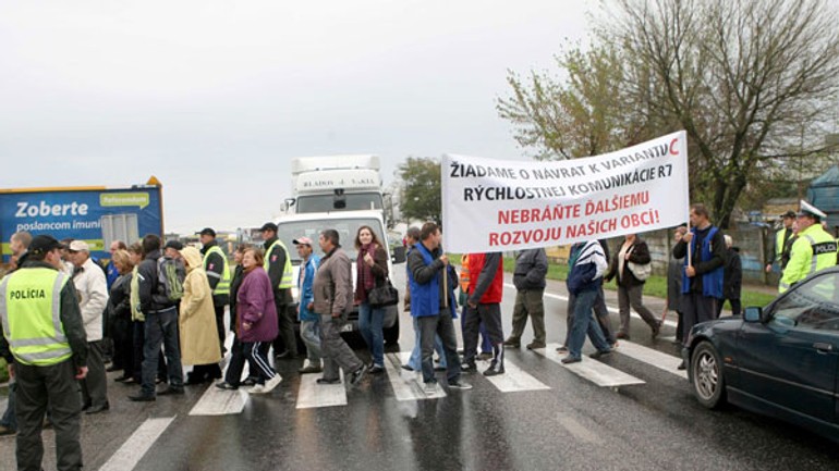 Doprava bola napriek demonštrácii pomerne plynulá - Dunajska luzna3