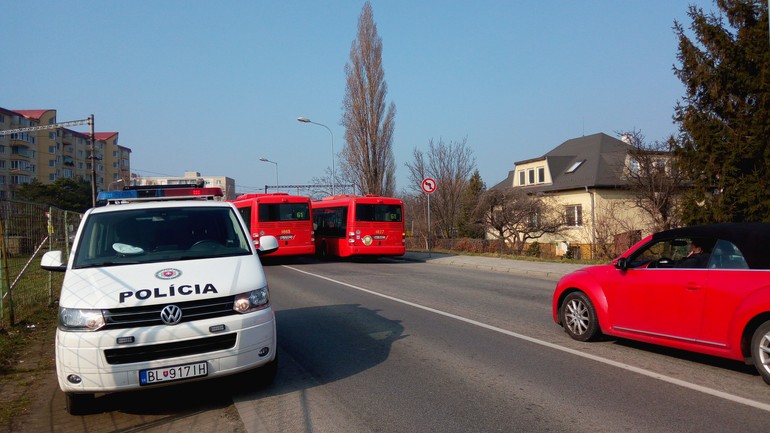 Kolízia autobusu linky č. 61