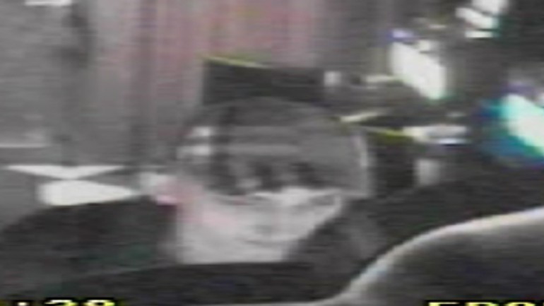 Polícia pátra po mužovi, ktorý prepadol petržalskú herňu - pachatel_08032013_1