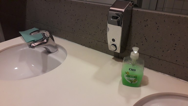 Verejné toalety na Uršulínskej -umývadlo