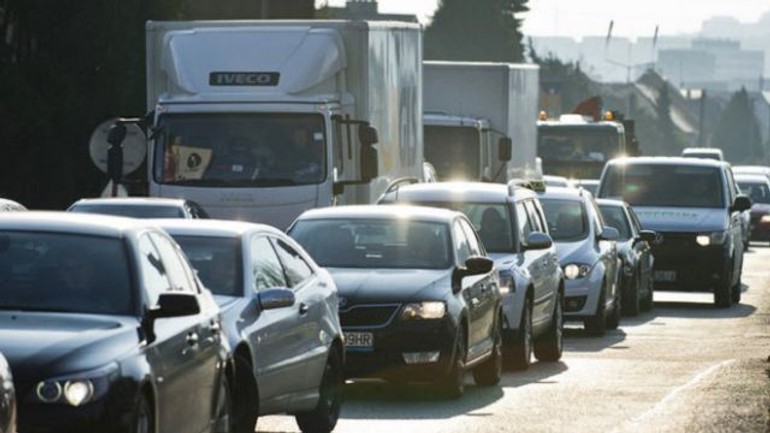 V záhorskej bystrici kolabuje doprava a minister dopravy ignoruje dôvody - Kolony Zahorska