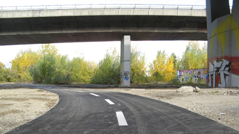 Zjazd z prístavného mosta na bajkalskú je už bezpečný - Cyklotrasa1