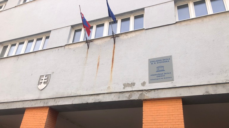 Základná škola M.R.Štefánika na Grosslingovej